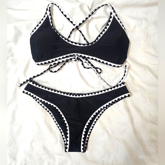 NWOT Shein black and white trim bikini - Picture 1 of 8